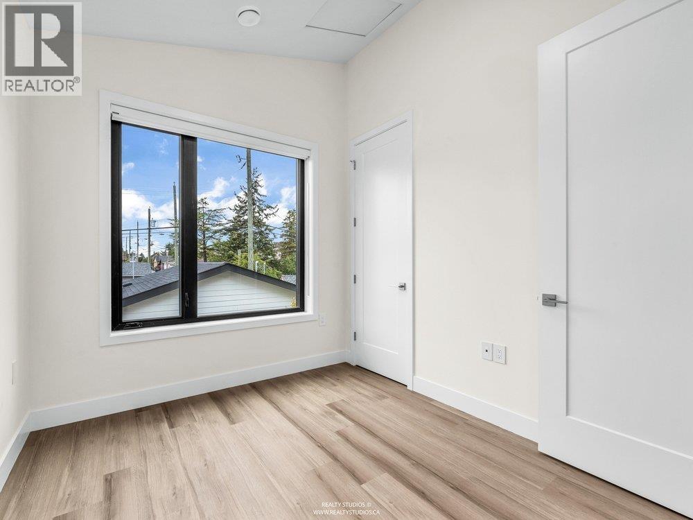 2 4257 KNIGHT STREET, Vancouver