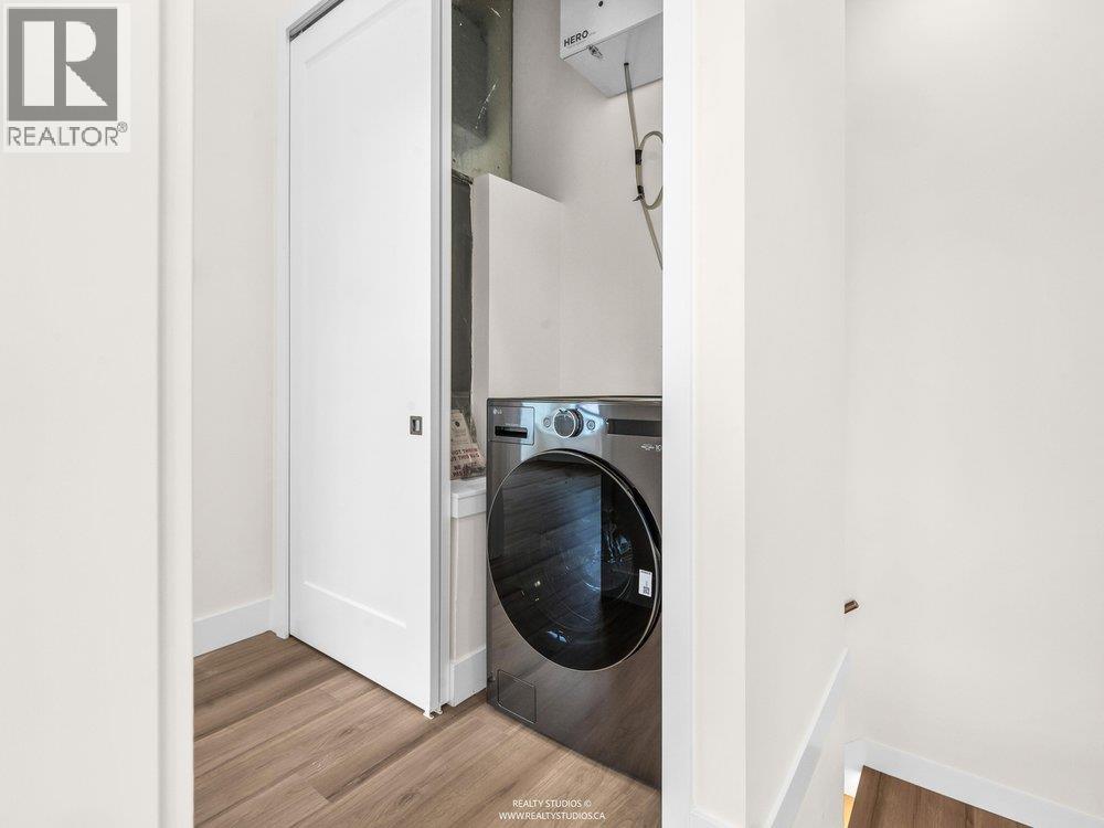 2 4257 KNIGHT STREET, Vancouver