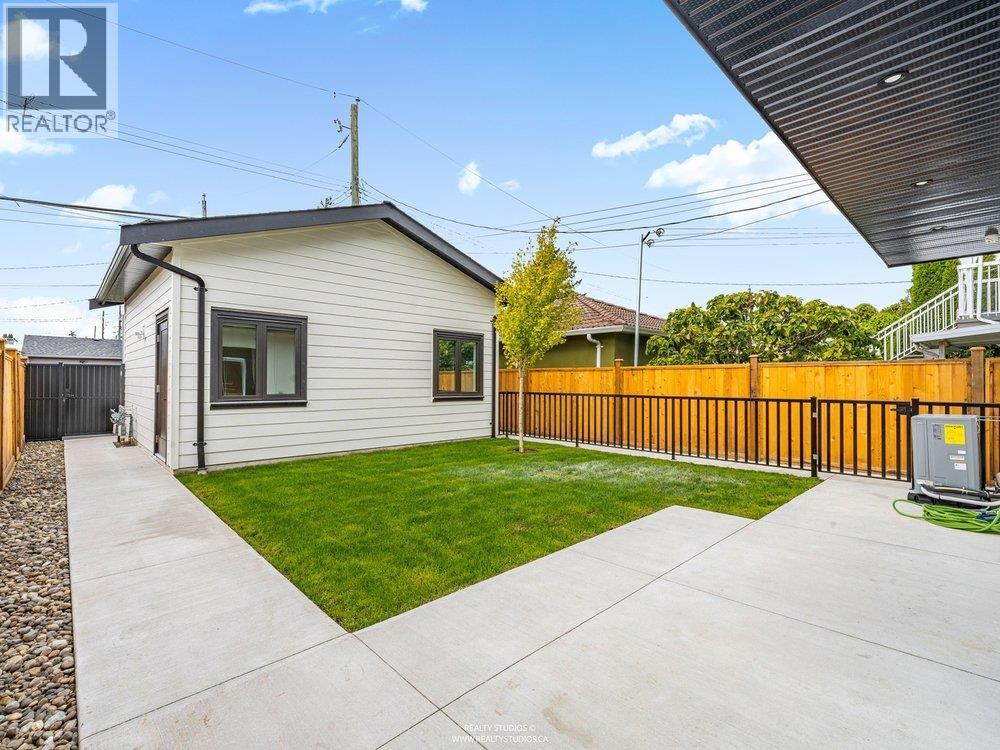 2 4257 KNIGHT STREET, Vancouver