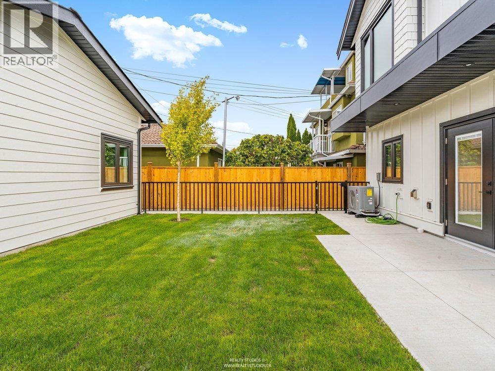2 4257 KNIGHT STREET, Vancouver