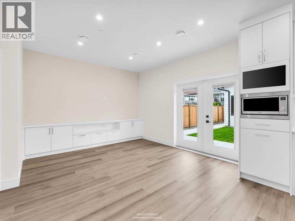 2 4257 KNIGHT STREET, Vancouver