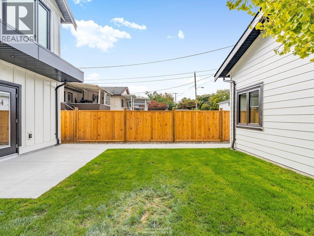 2 4257 KNIGHT STREET, Vancouver