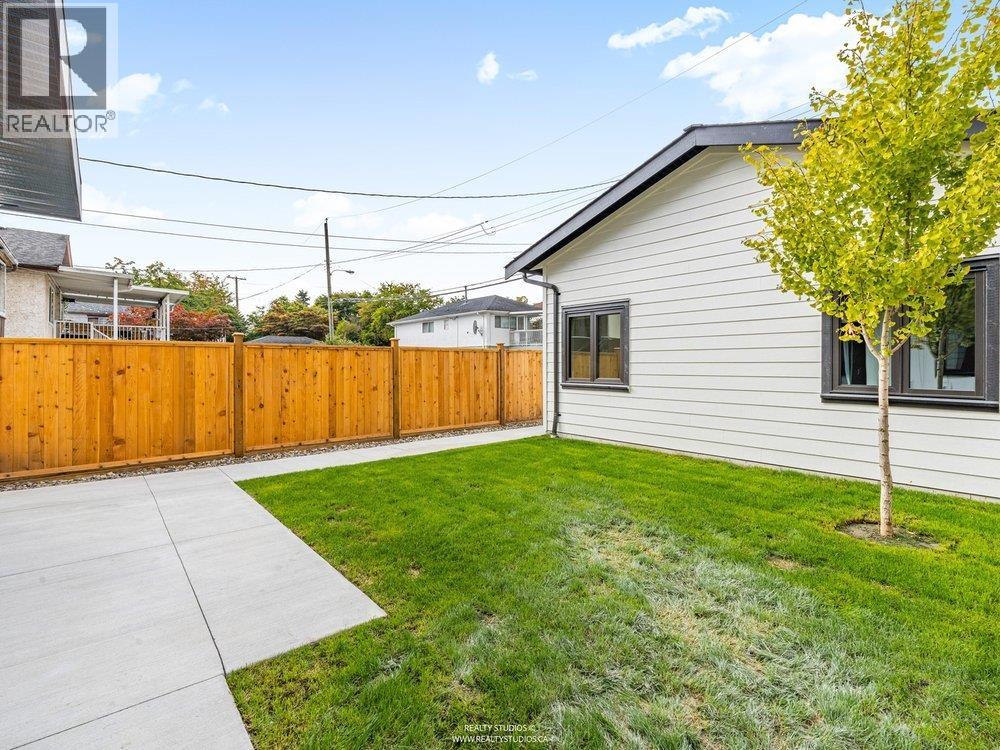 2 4257 KNIGHT STREET, Vancouver