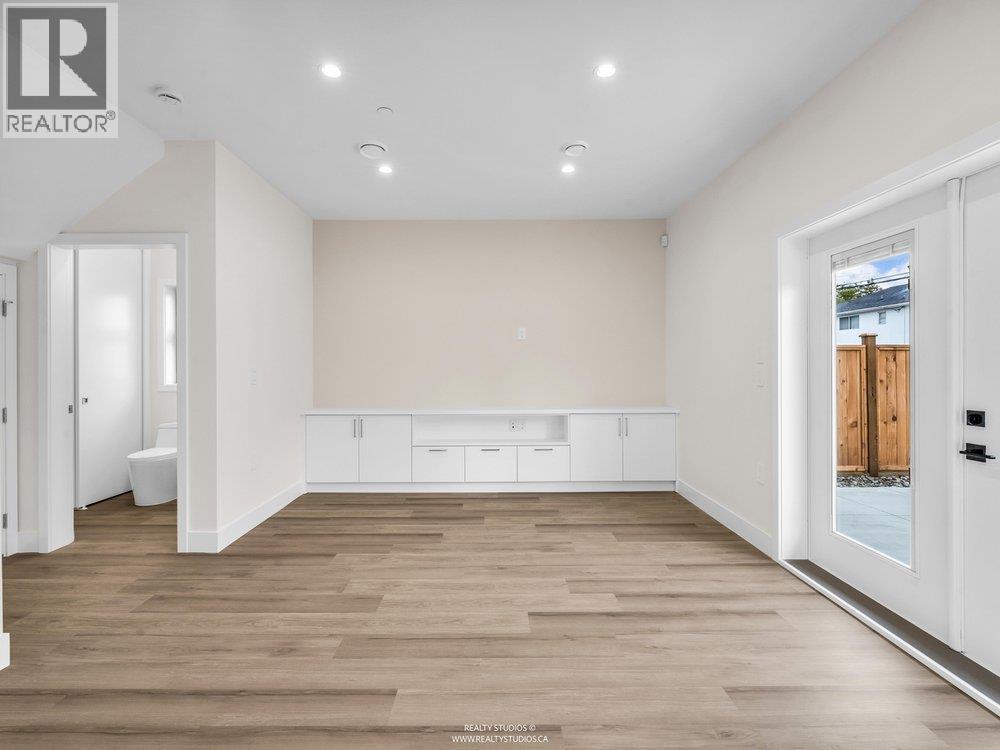 2 4257 KNIGHT STREET, Vancouver