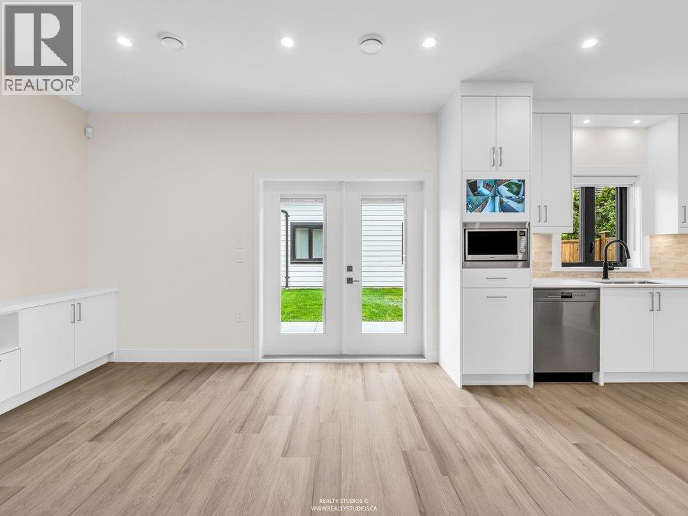 2 4257 KNIGHT STREET, Vancouver