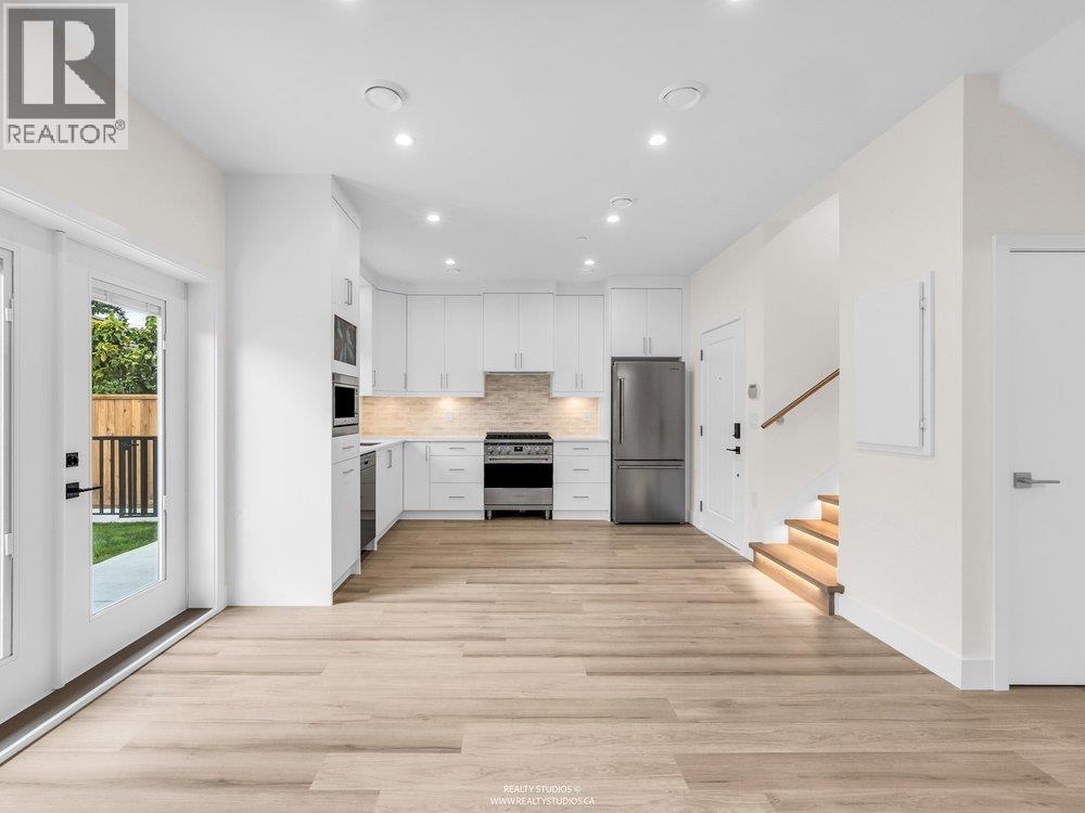 2 4257 KNIGHT STREET, Vancouver