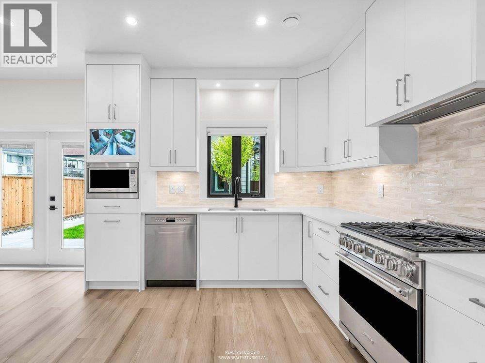 2 4257 KNIGHT STREET, Vancouver
