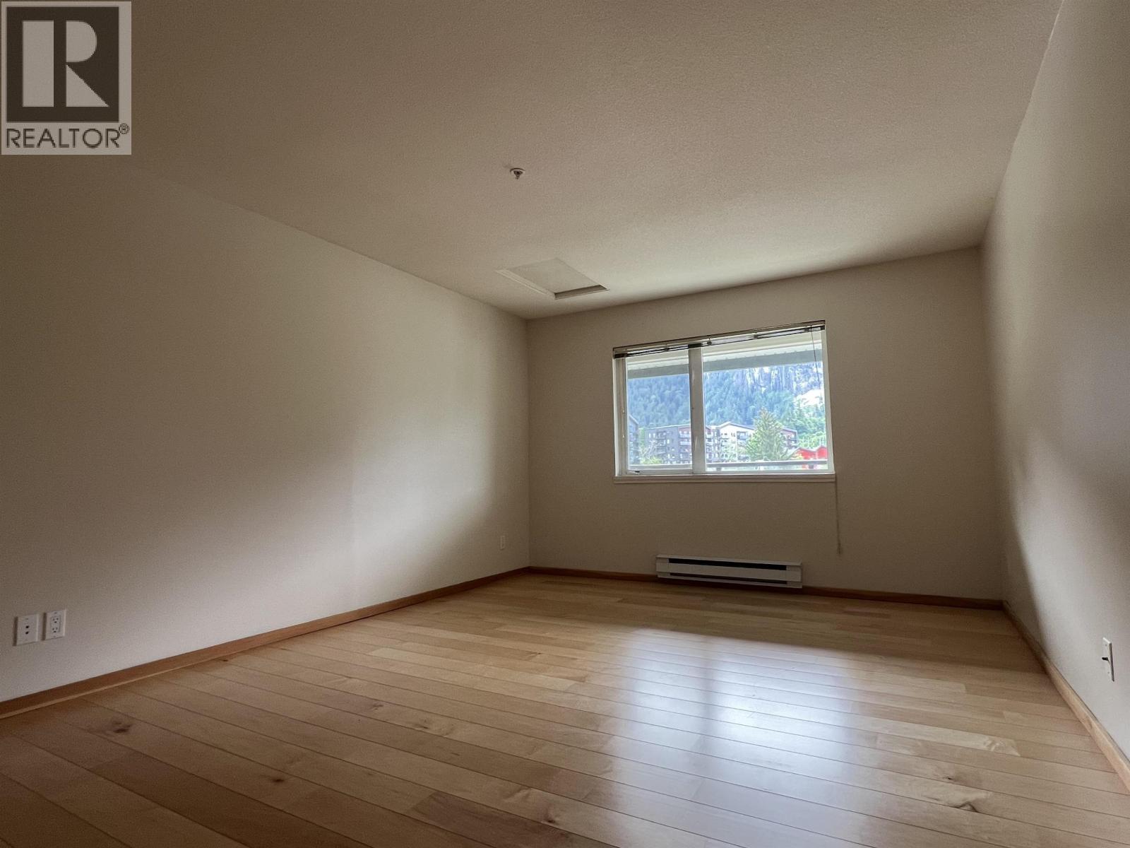 305 1468 PEMBERTON AVENUE, Squamish