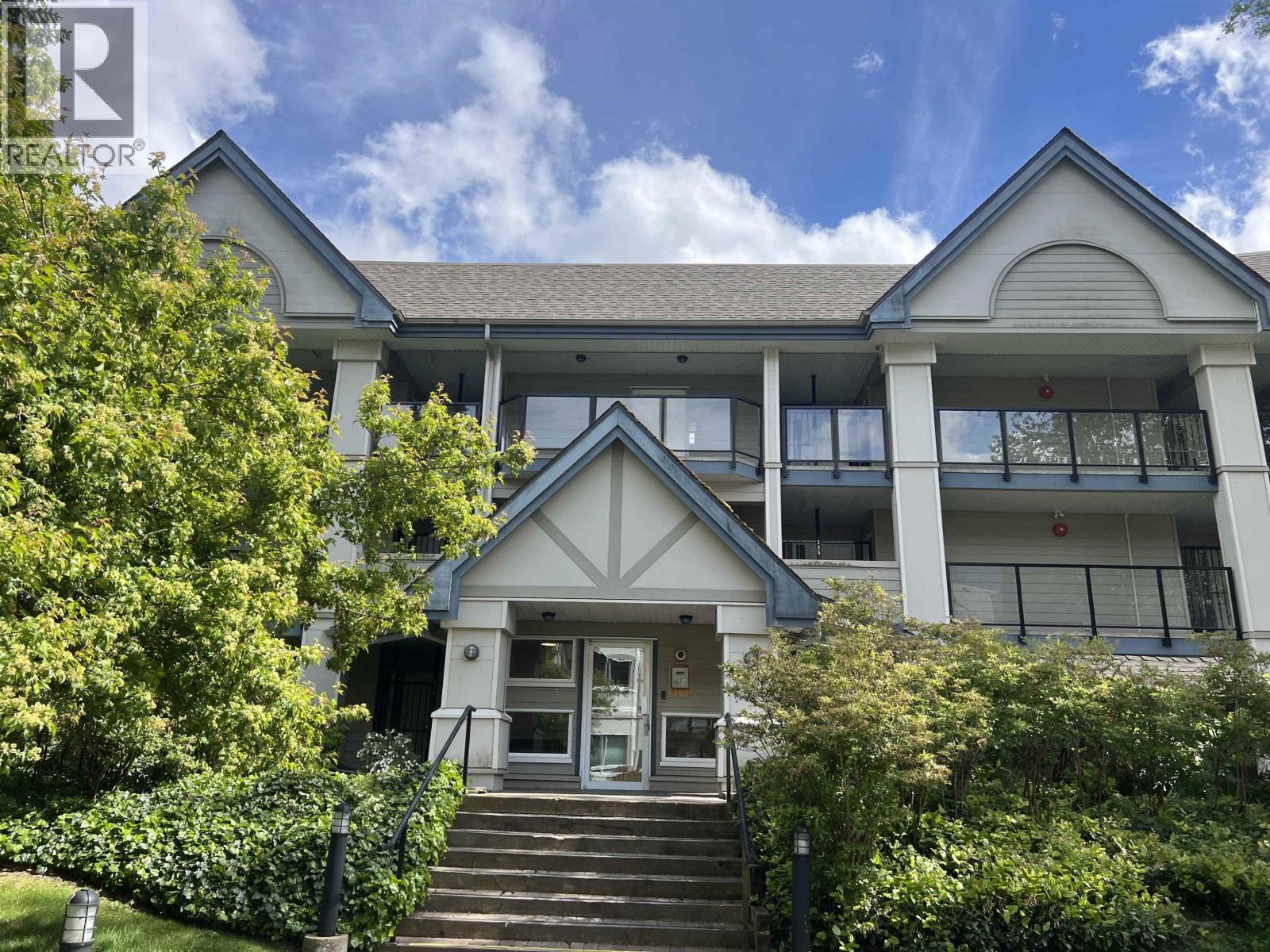 305 1468 PEMBERTON AVENUE, Squamish