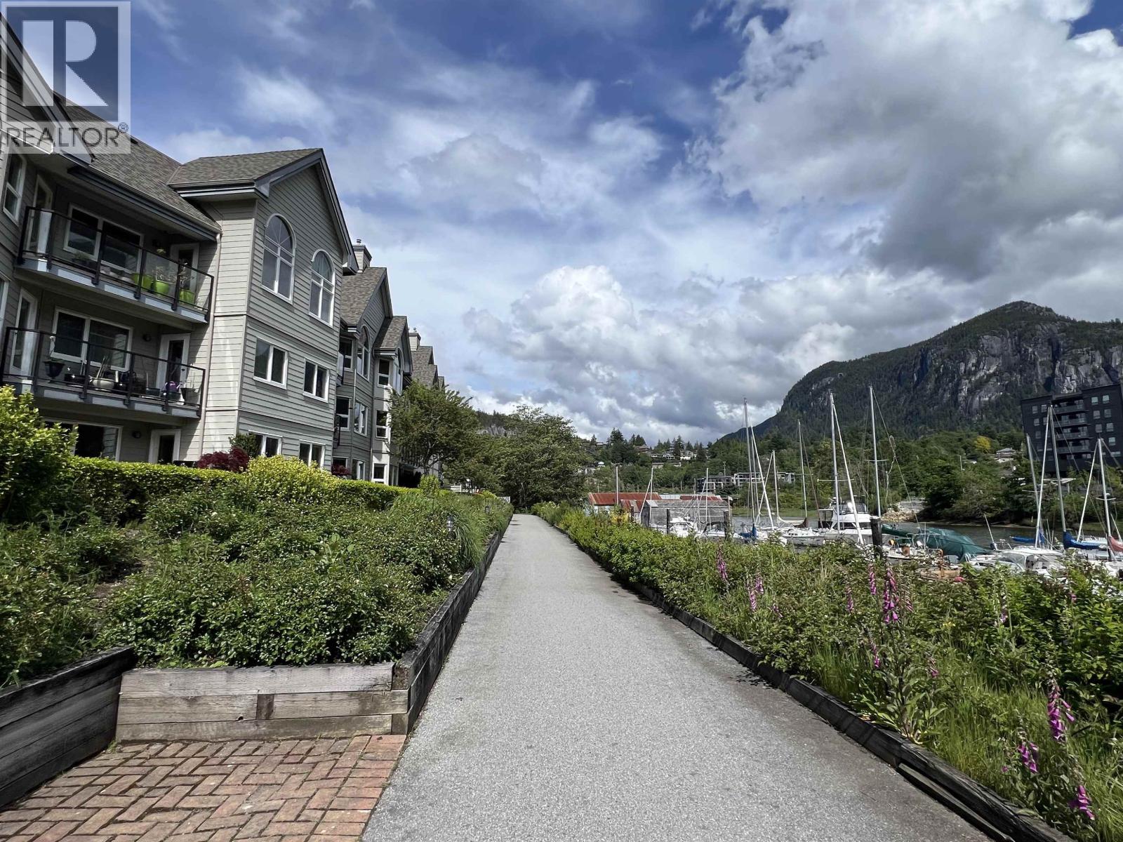 305 1468 PEMBERTON AVENUE, Squamish