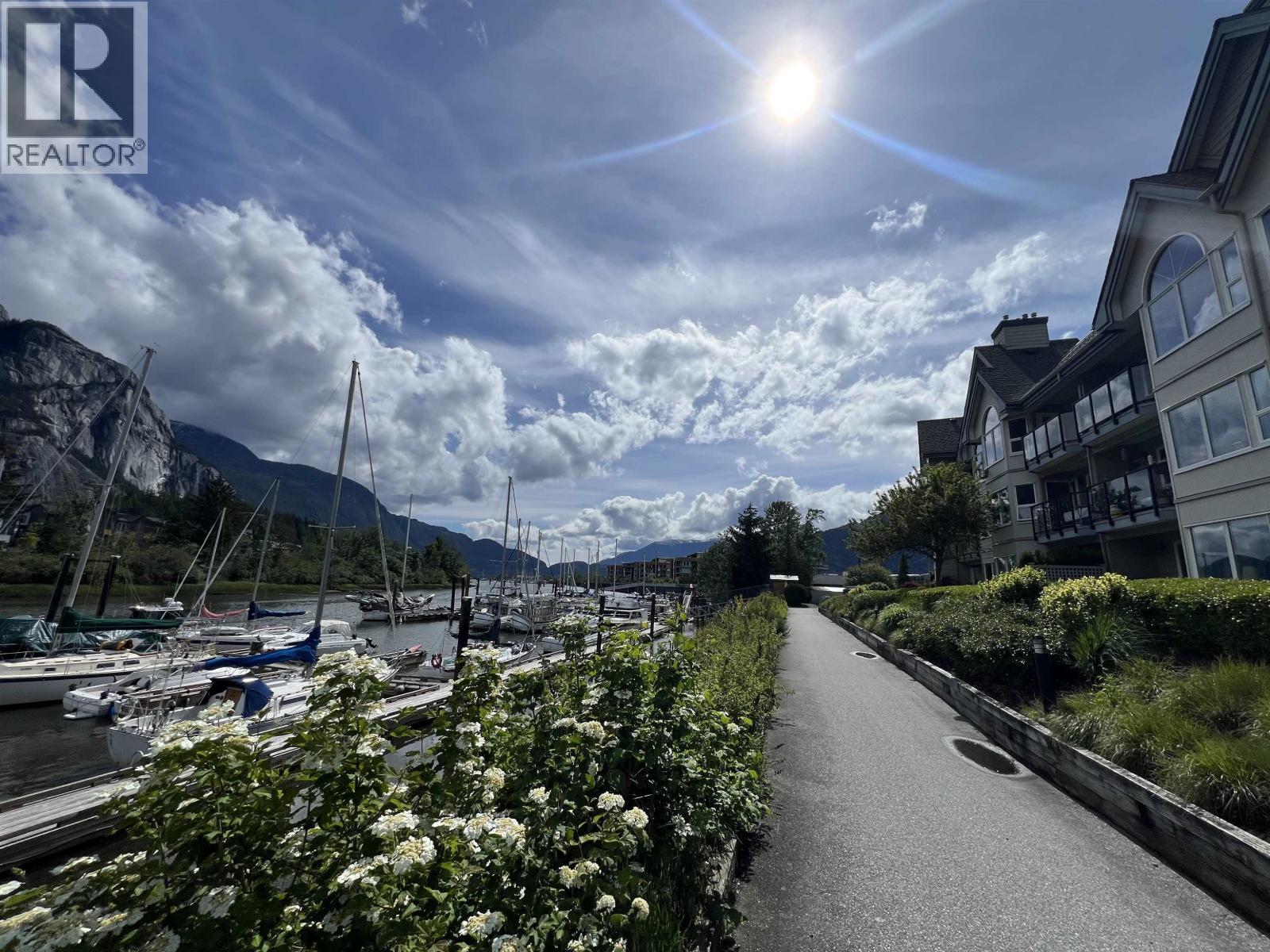 305 1468 PEMBERTON AVENUE, Squamish