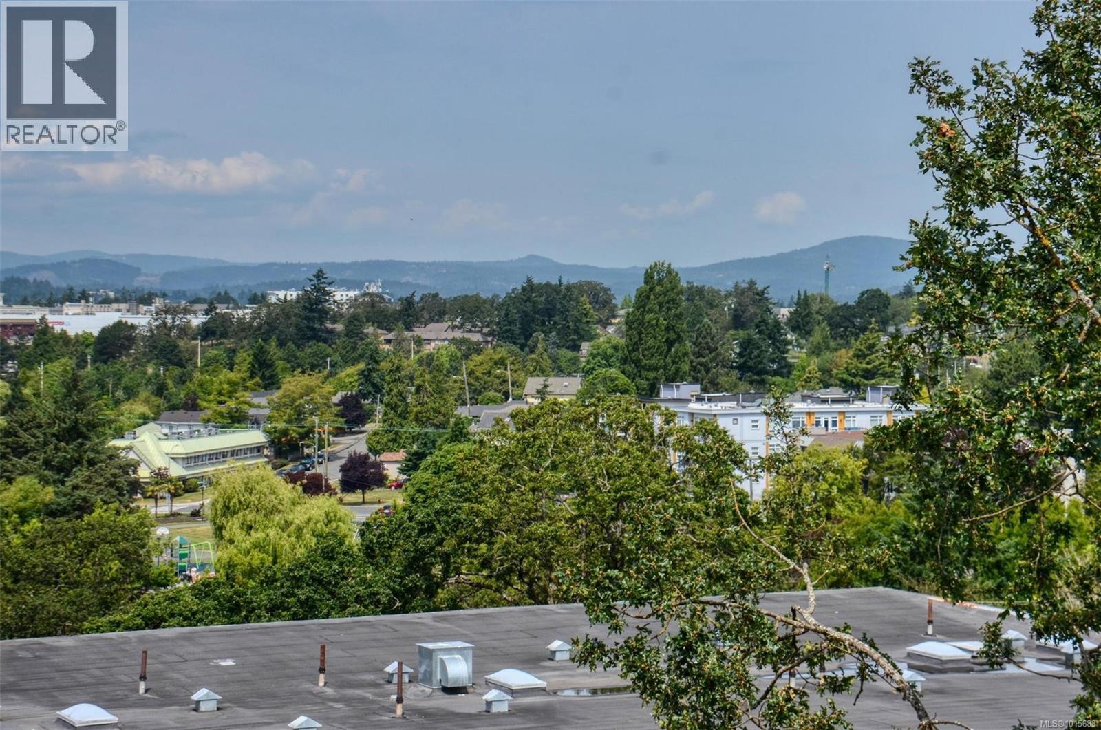 408 3260 Quadra Street, Saanich