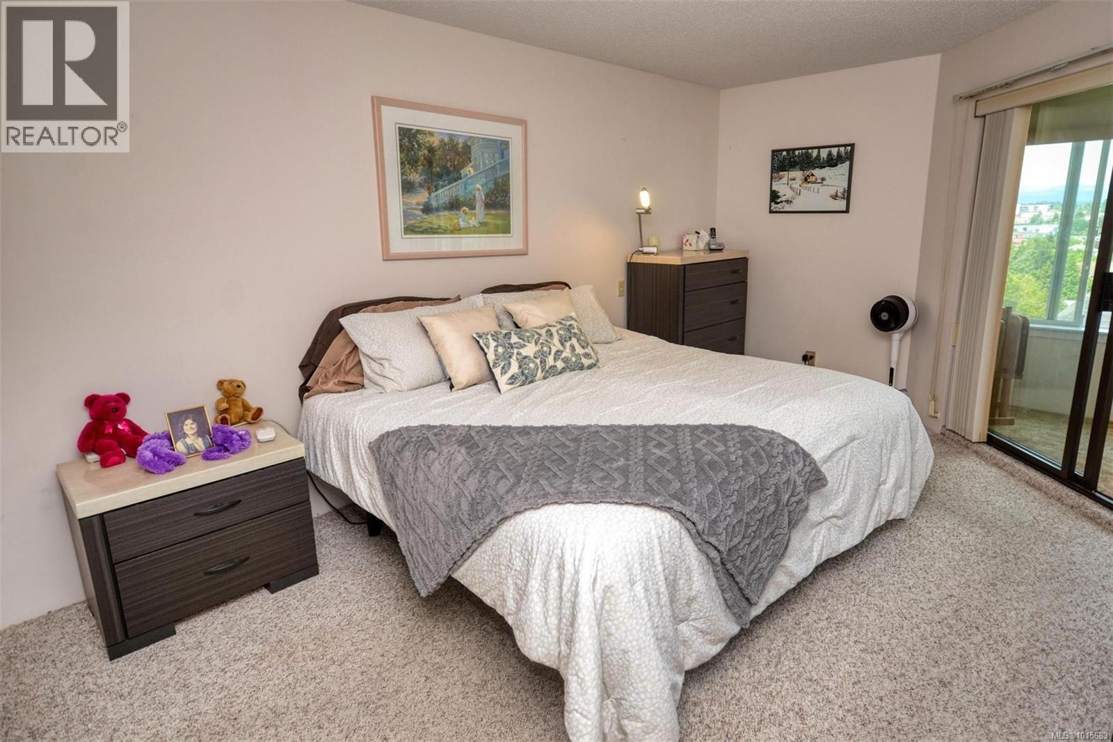 408 3260 Quadra Street, Saanich