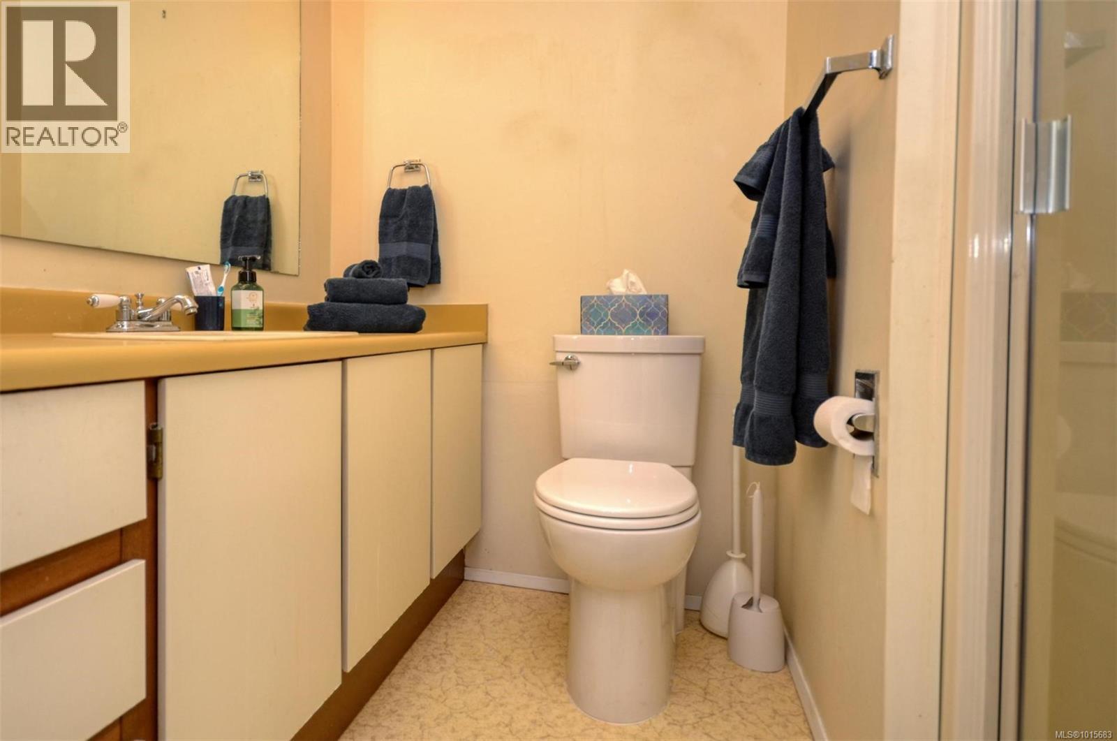 408 3260 Quadra Street, Saanich
