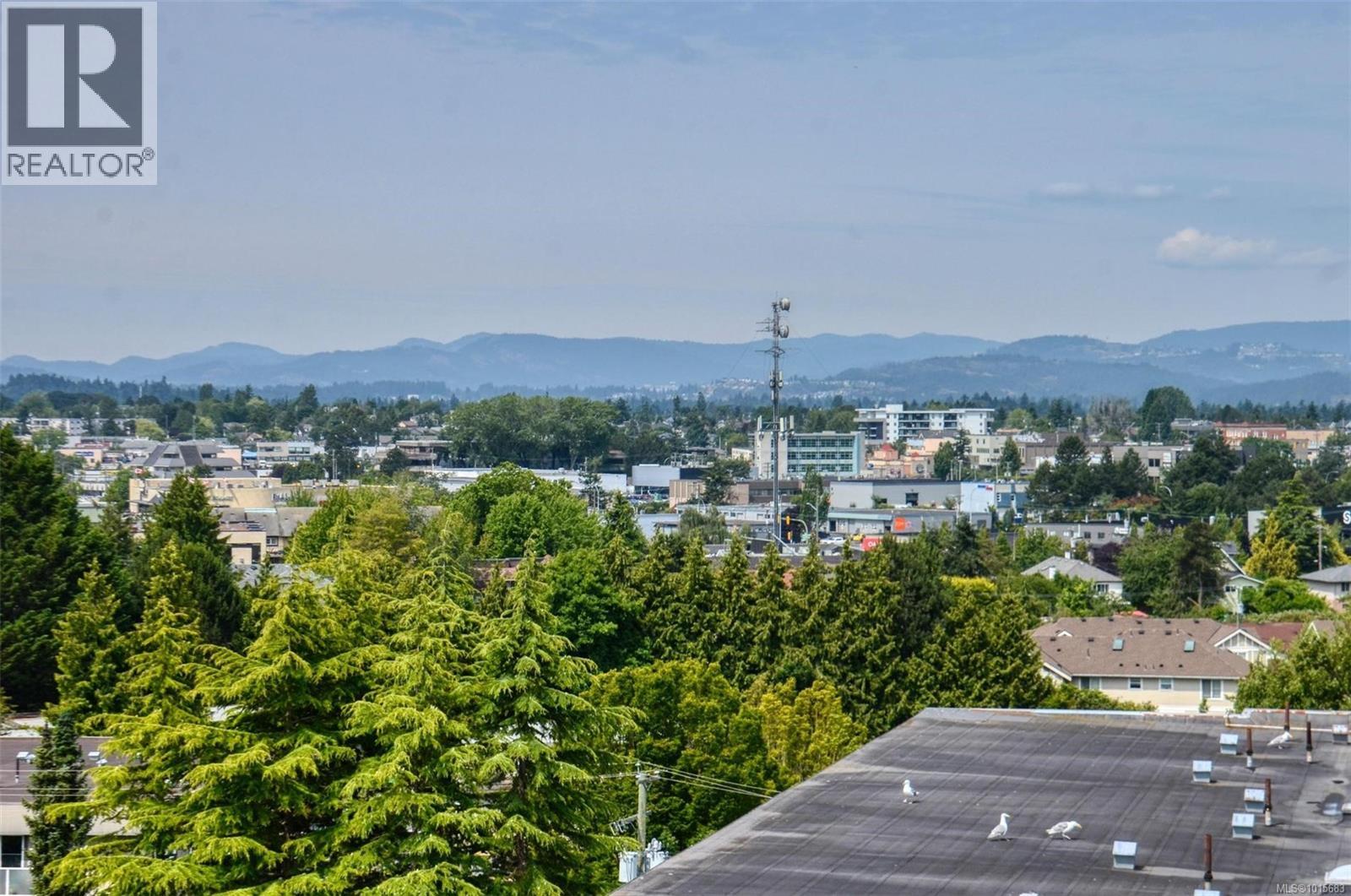 408 3260 Quadra Street, Saanich
