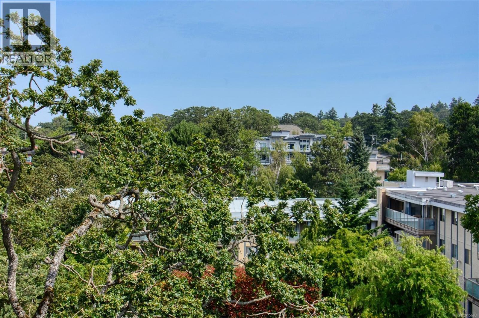 408 3260 Quadra Street, Saanich