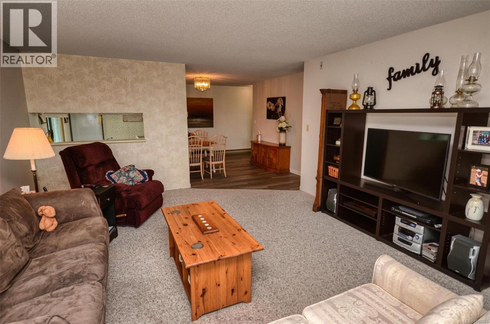 408 3260 Quadra Street, Saanich