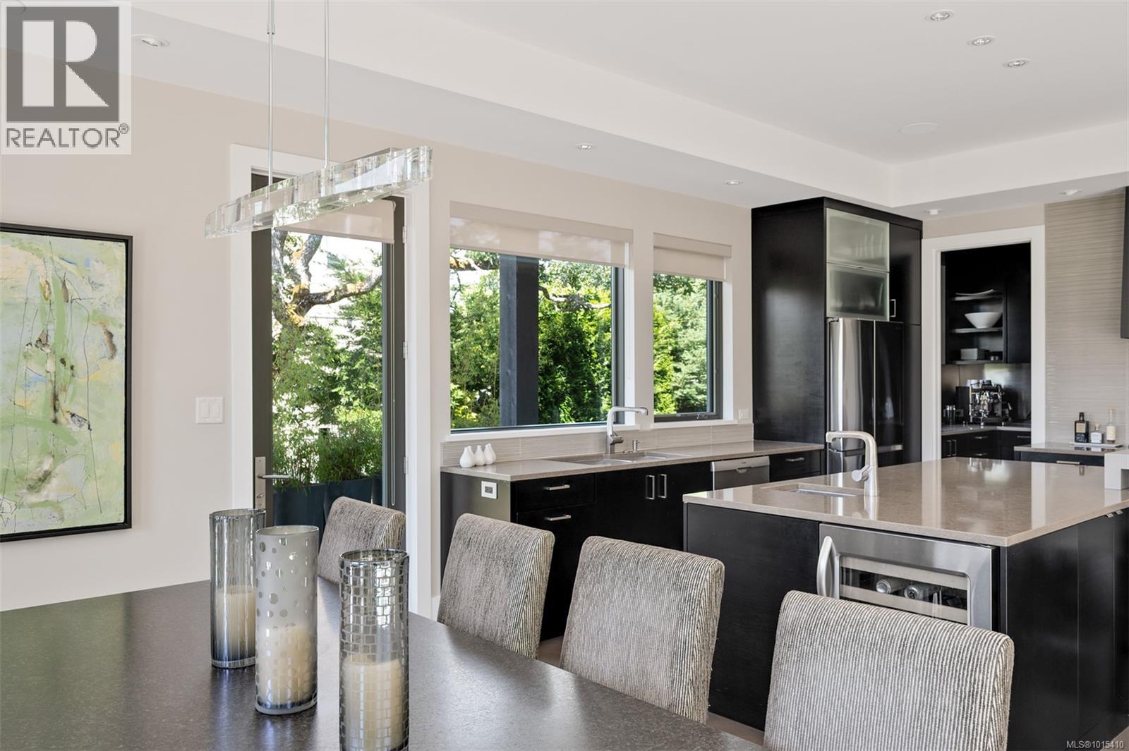  3724 Arbutus Ridge, Saanich