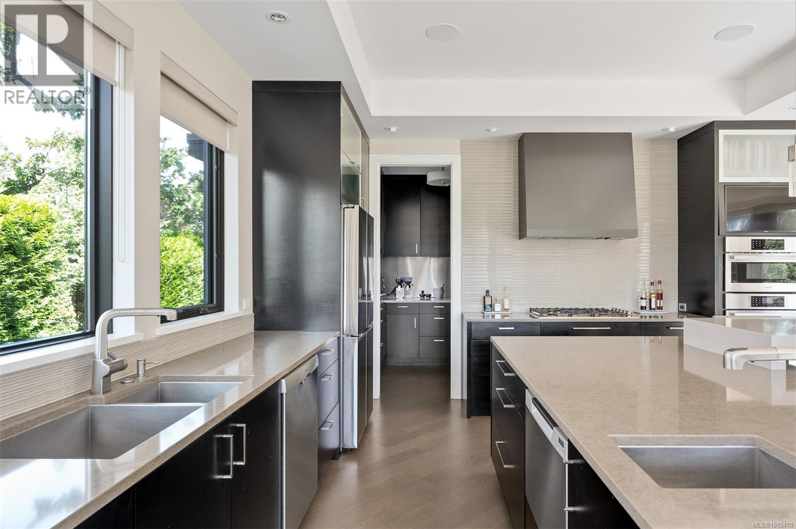  3724 Arbutus Ridge, Saanich