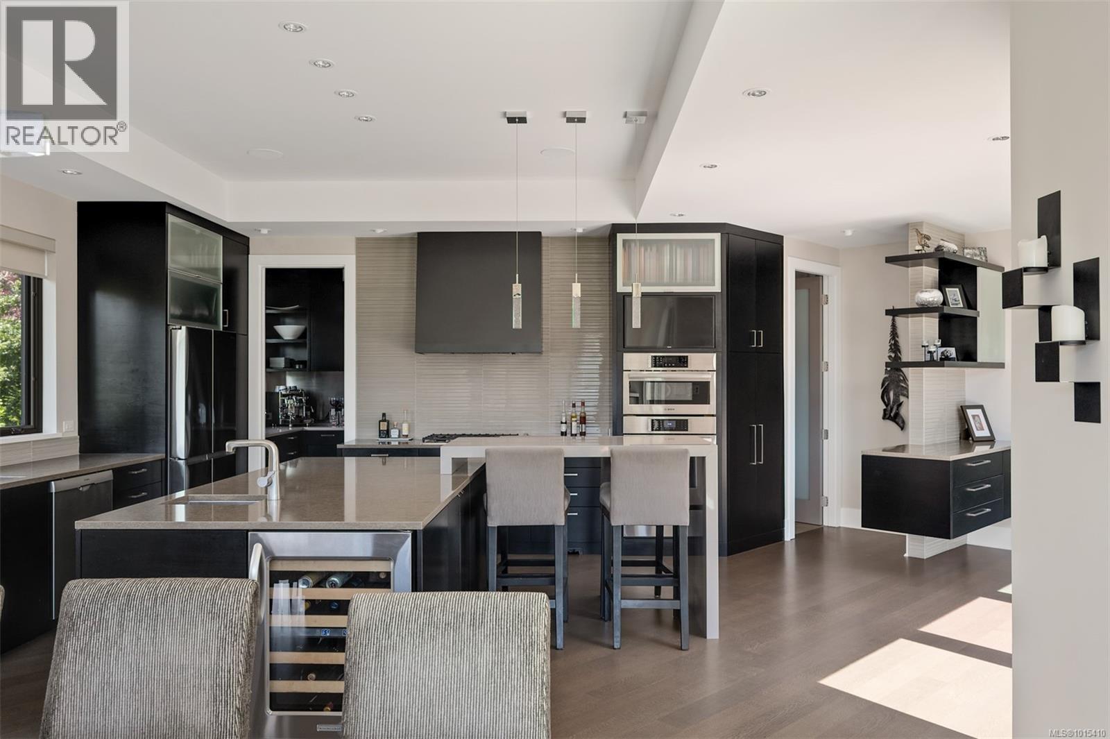  3724 Arbutus Ridge, Saanich