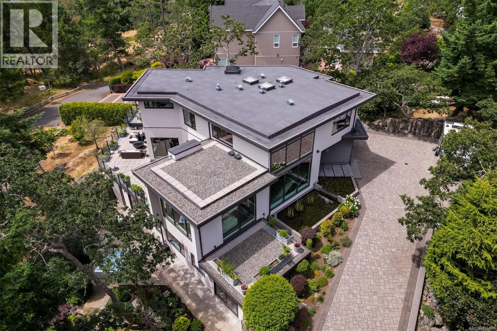  3724 Arbutus Ridge, Saanich