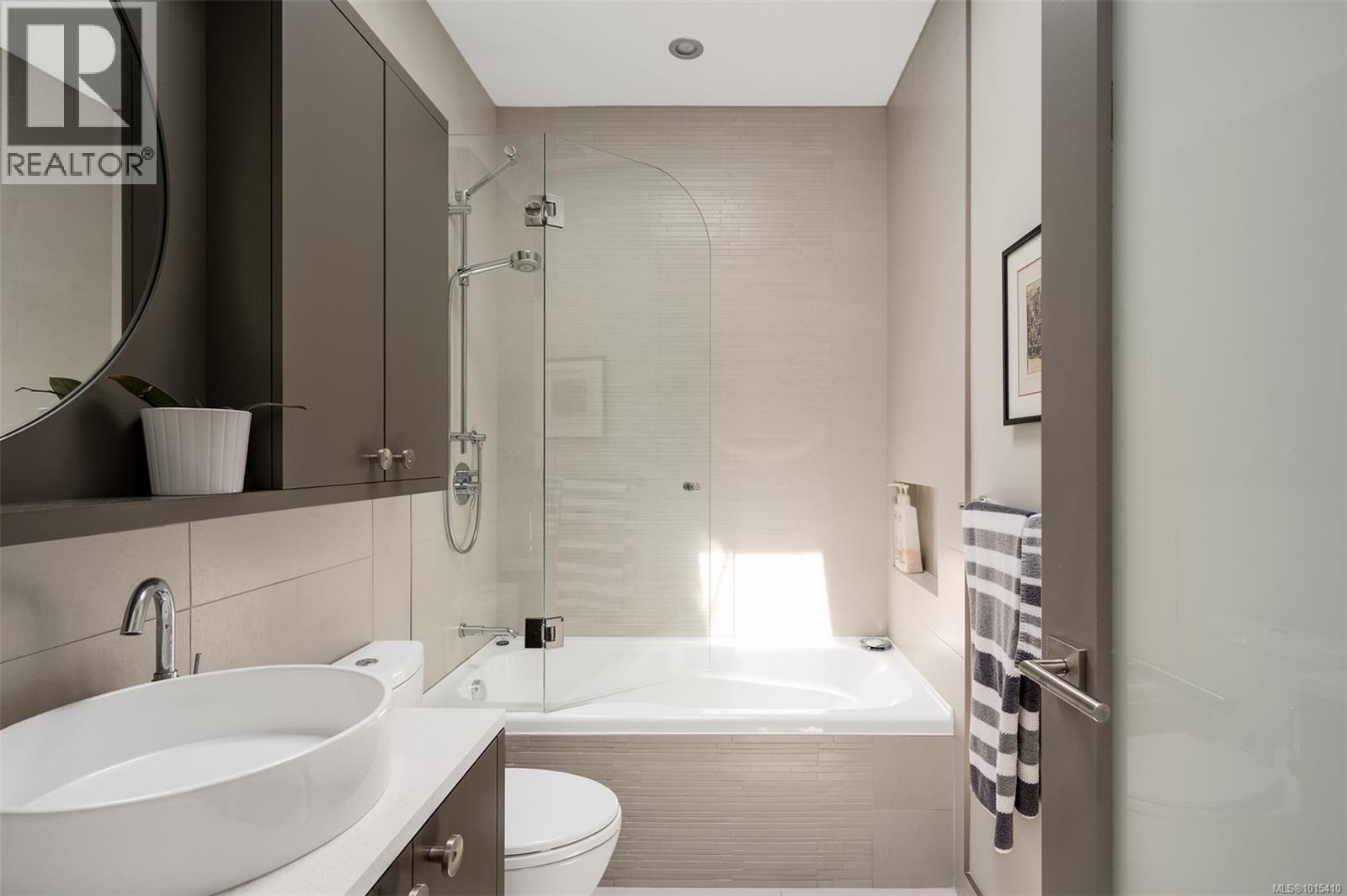  3724 Arbutus Ridge, Saanich