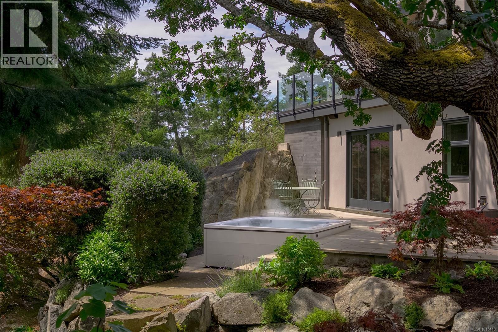  3724 Arbutus Ridge, Saanich