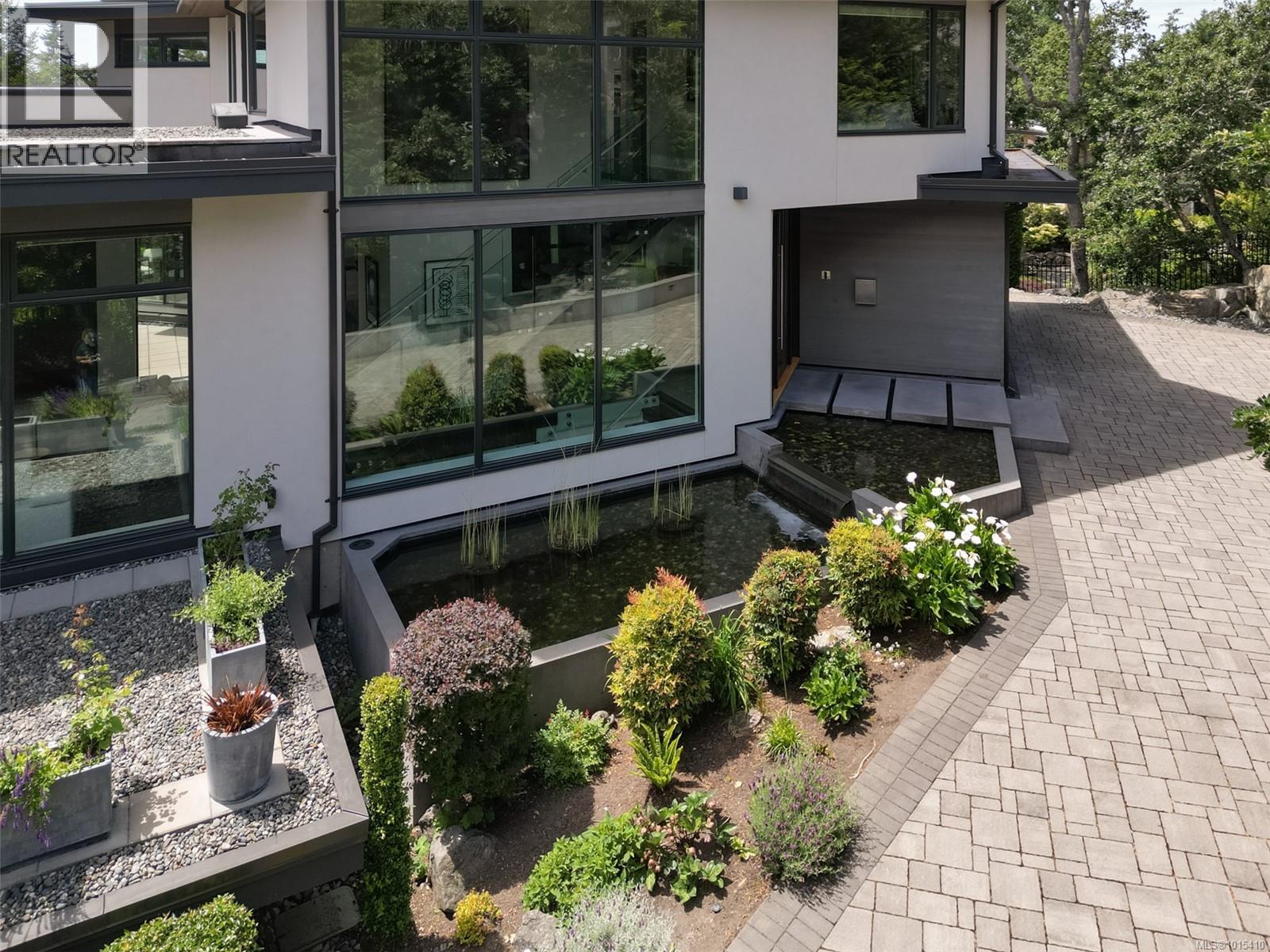  3724 Arbutus Ridge, Saanich