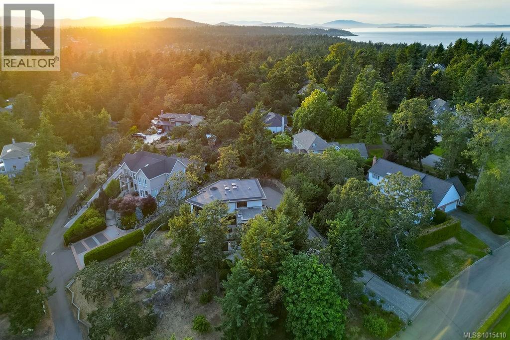  3724 Arbutus Ridge, Saanich