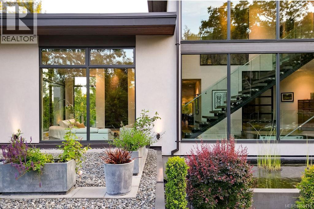  3724 Arbutus Ridge, Saanich