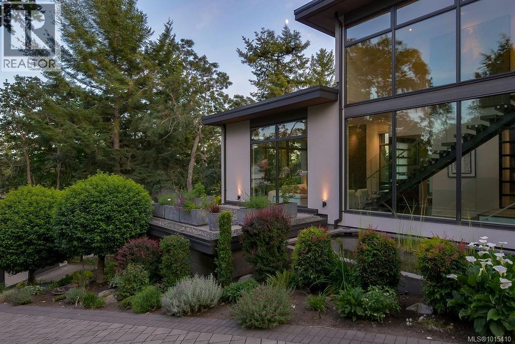  3724 Arbutus Ridge, Saanich