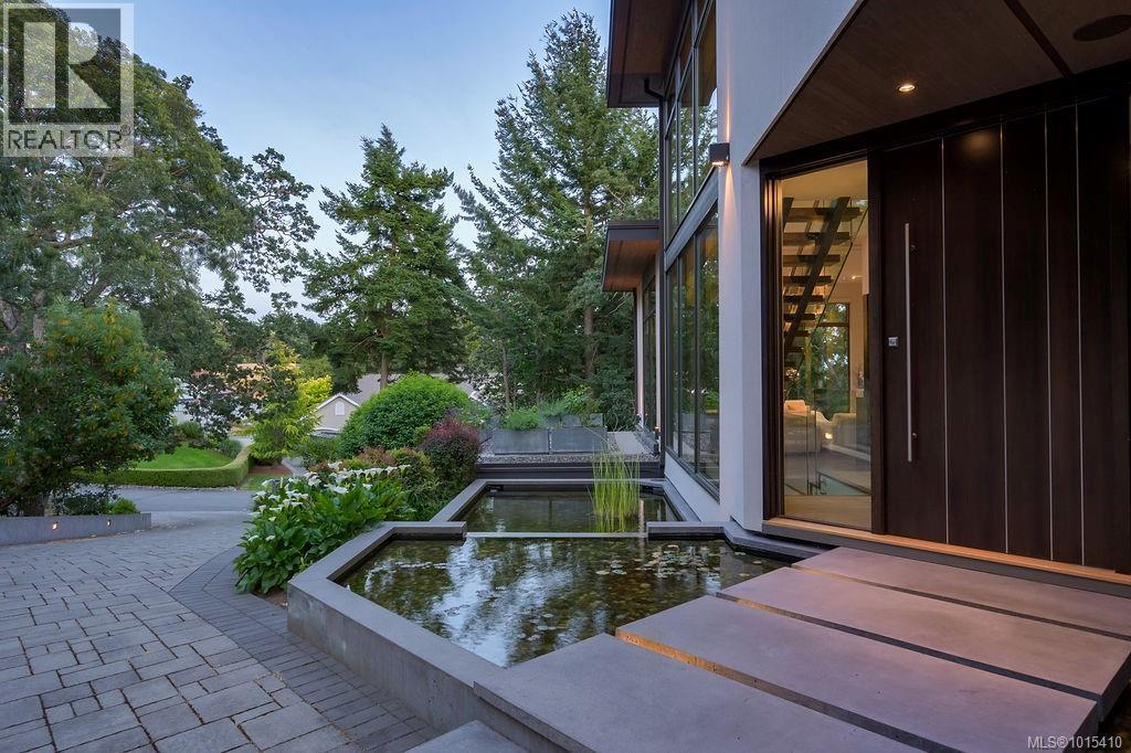  3724 Arbutus Ridge, Saanich