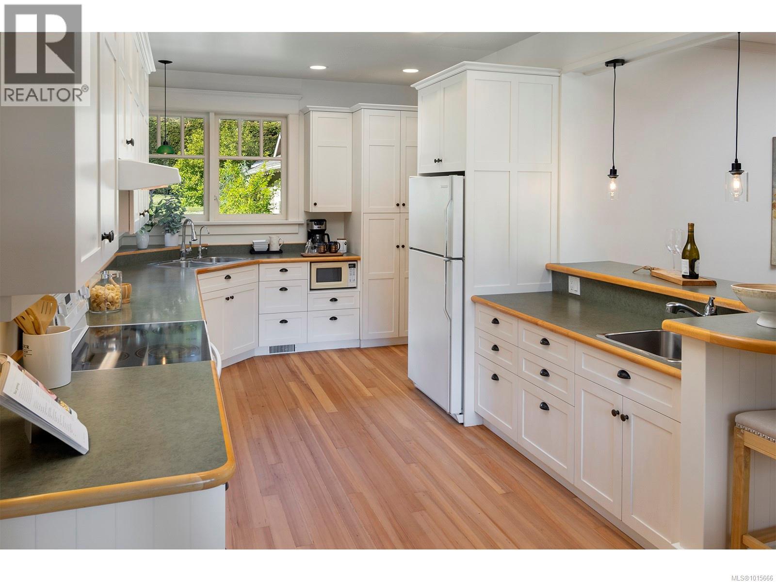 906 Mt. Newton Cross Rd, Central Saanich