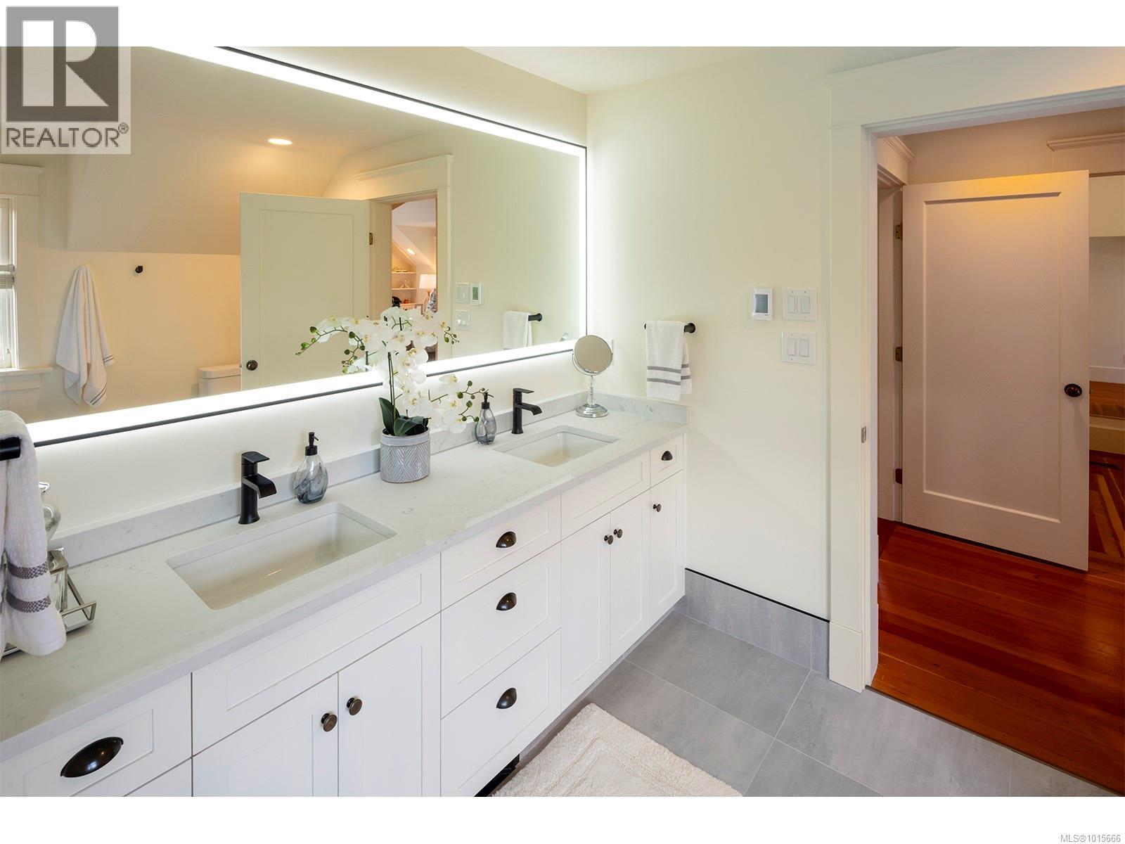 906 Mt. Newton Cross Rd, Central Saanich