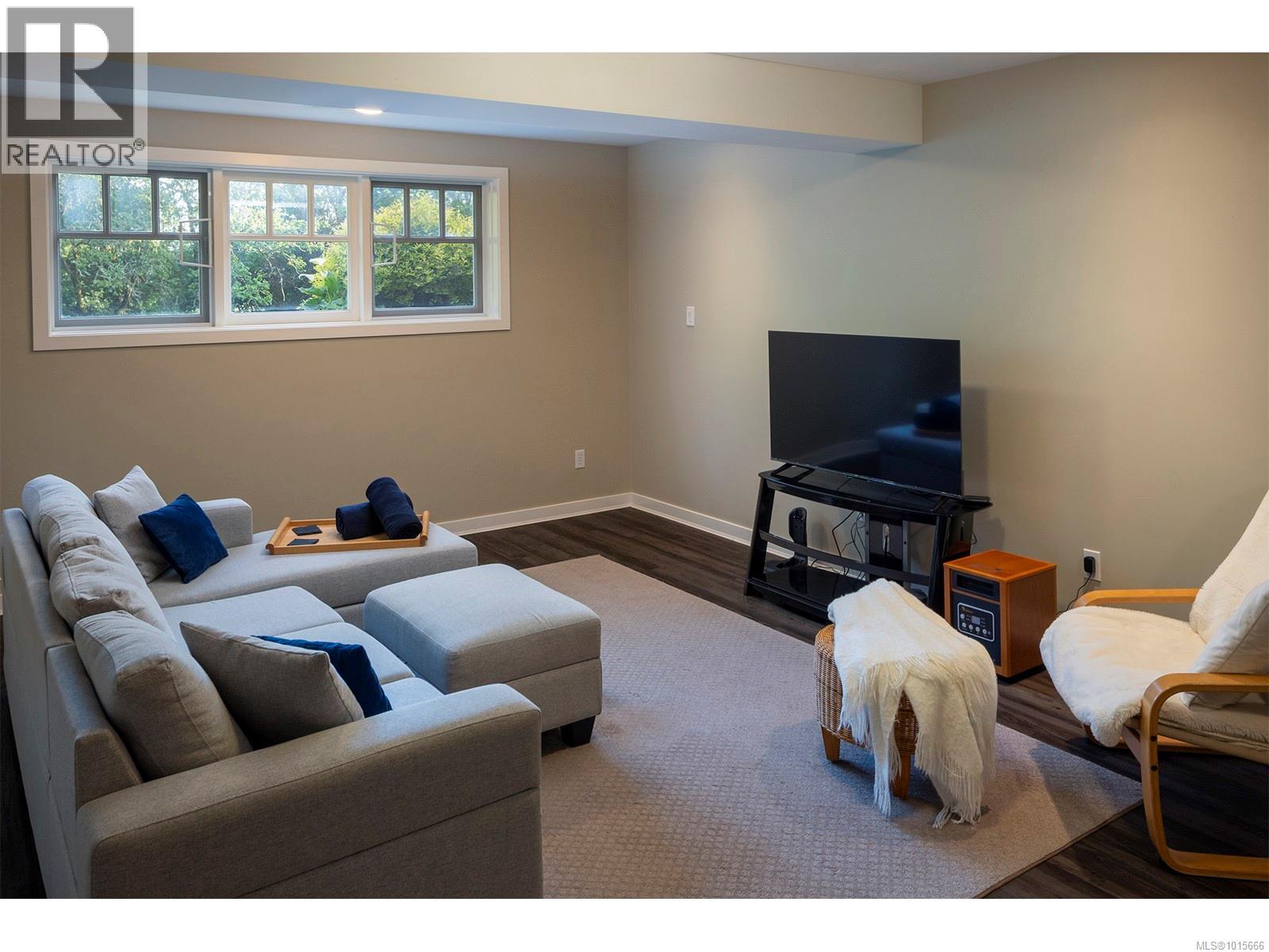 906 Mt. Newton Cross Rd, Central Saanich