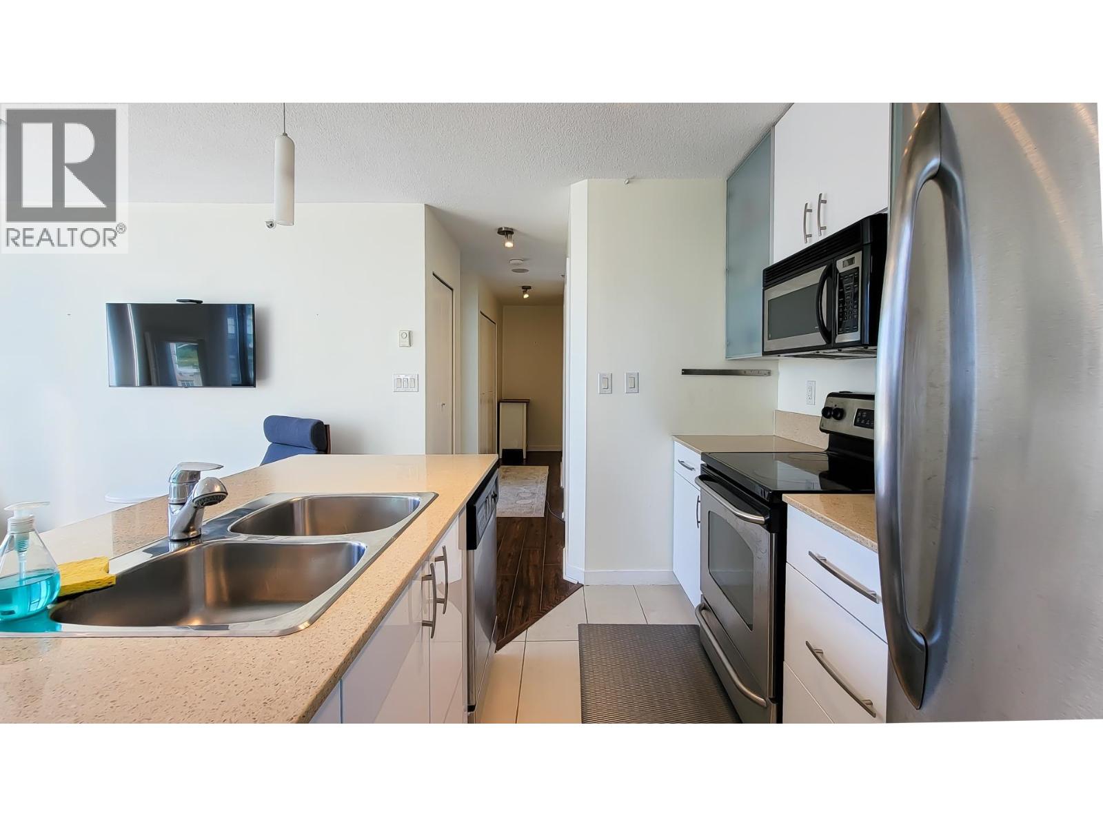802 909 MAINLAND STREET, Vancouver