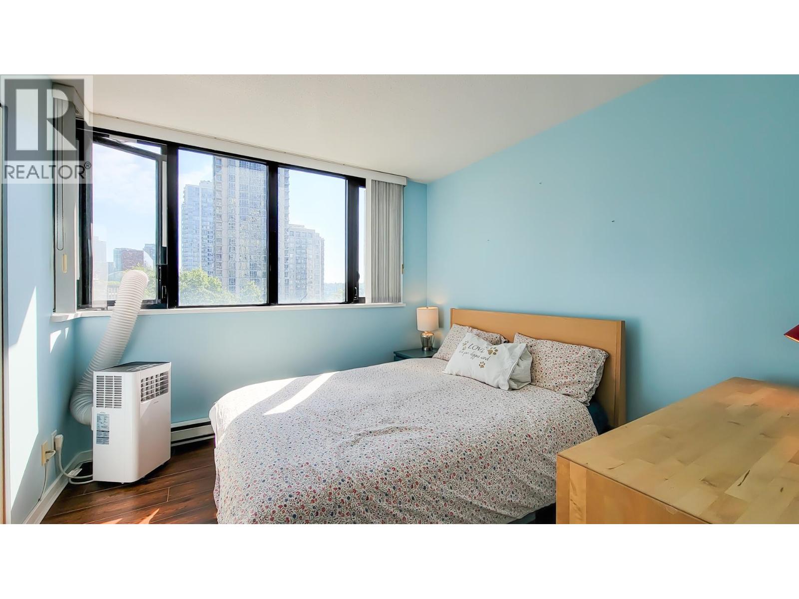 802 909 MAINLAND STREET, Vancouver