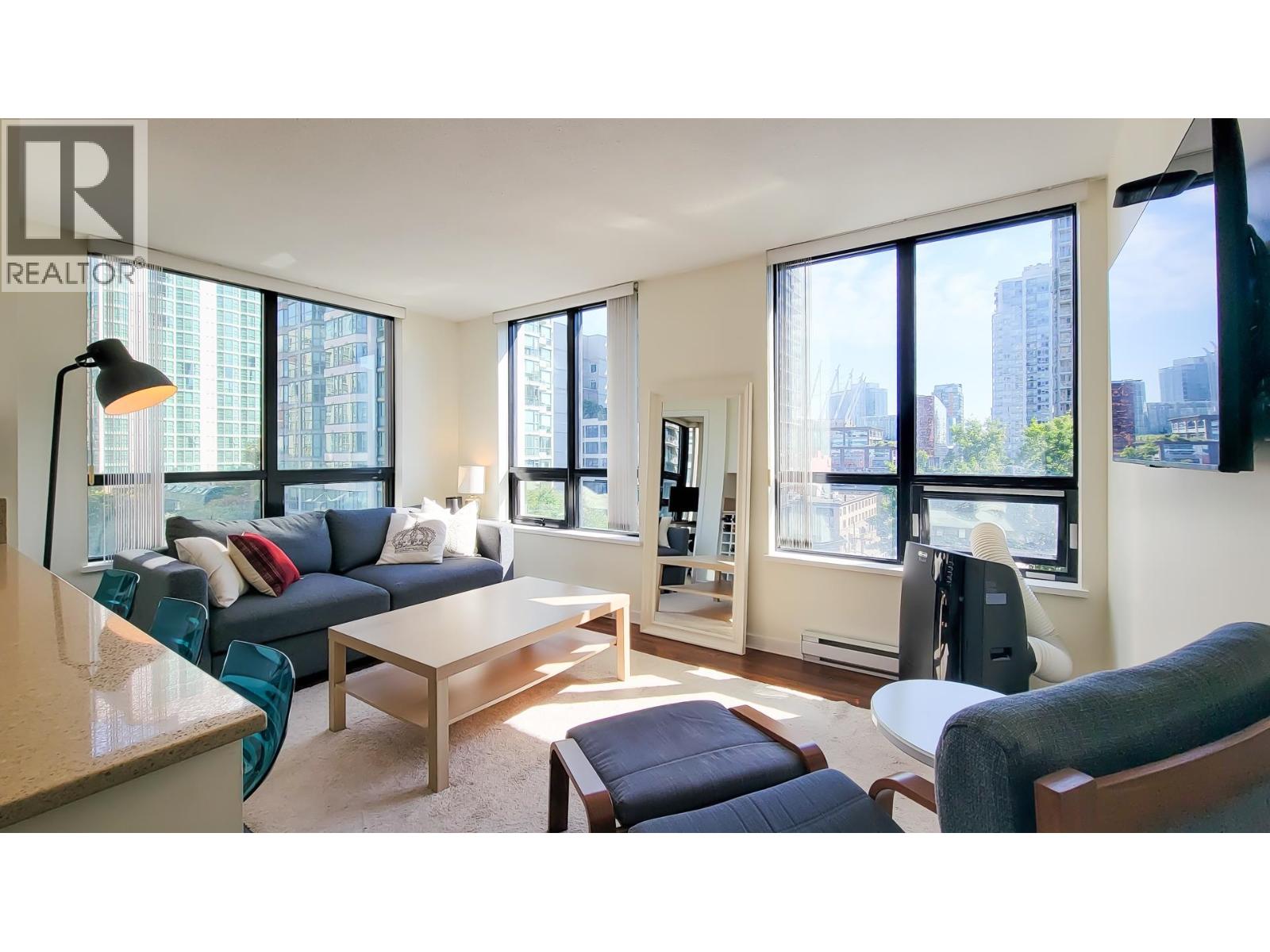 802 909 MAINLAND STREET, Vancouver
