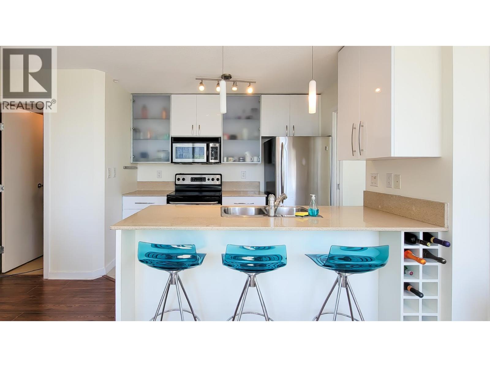 802 909 MAINLAND STREET, Vancouver