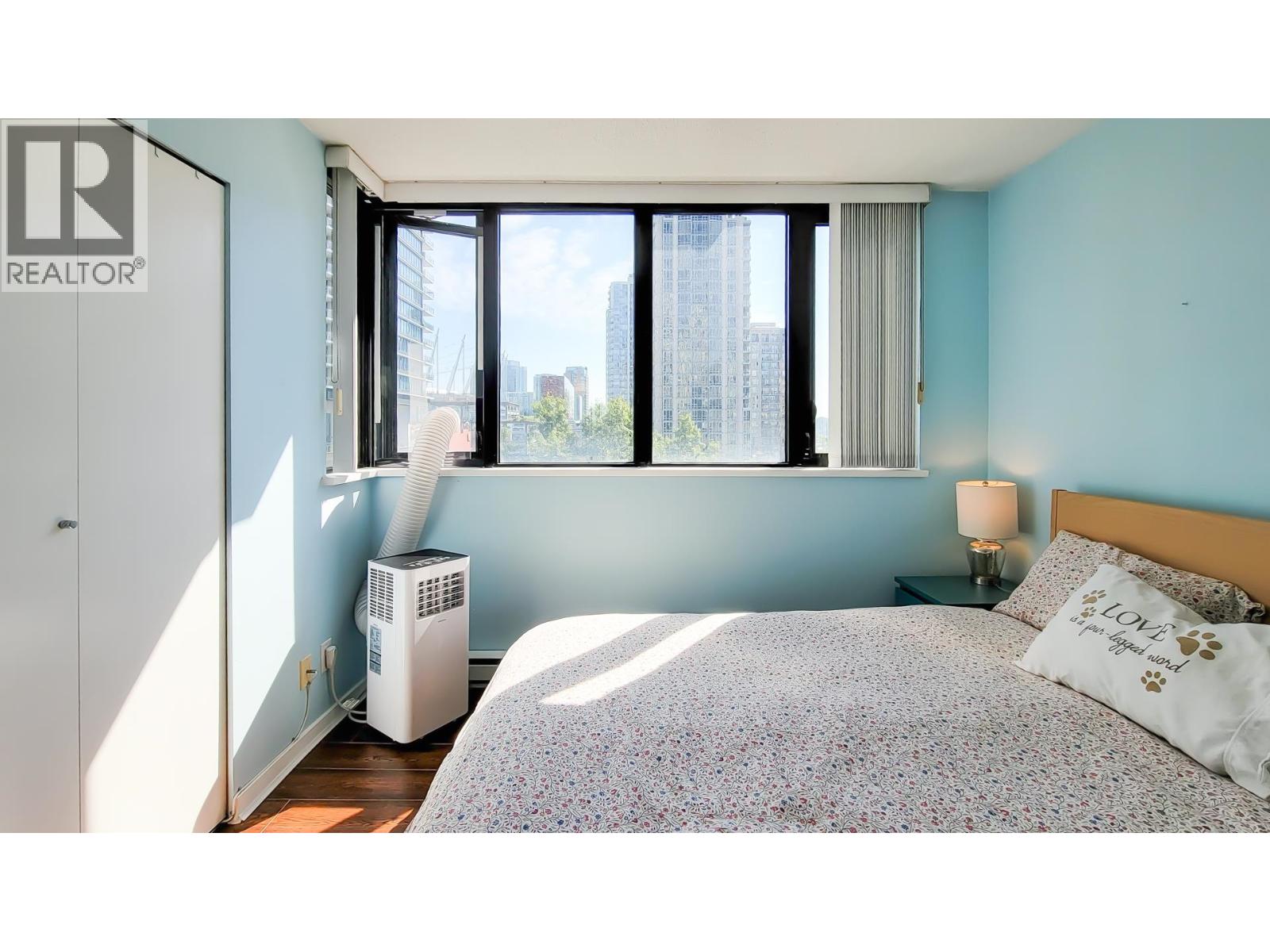 802 909 MAINLAND STREET, Vancouver