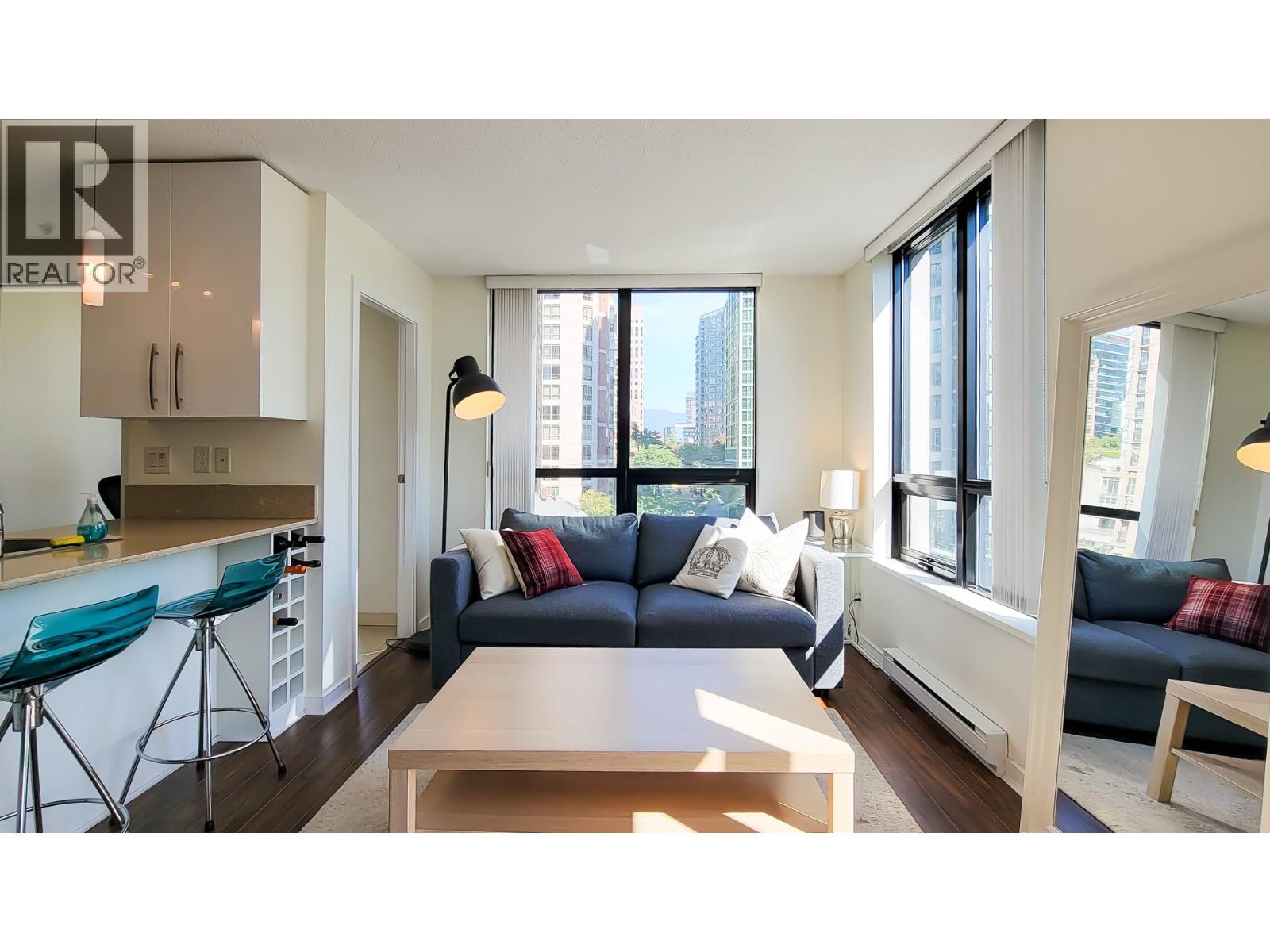 802 909 MAINLAND STREET, Vancouver