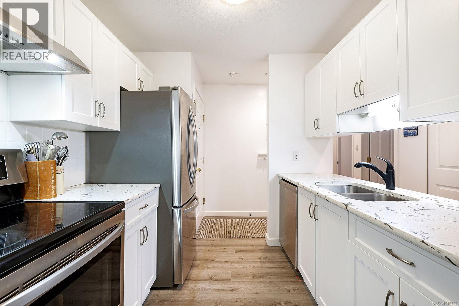 104 1355 Cumberland Rd, Courtenay