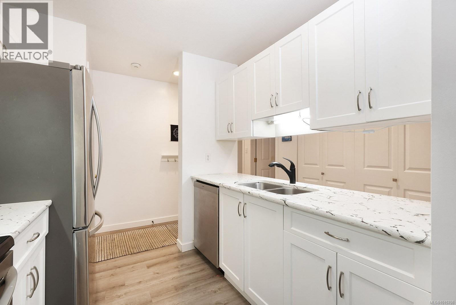 104 1355 Cumberland Rd, Courtenay
