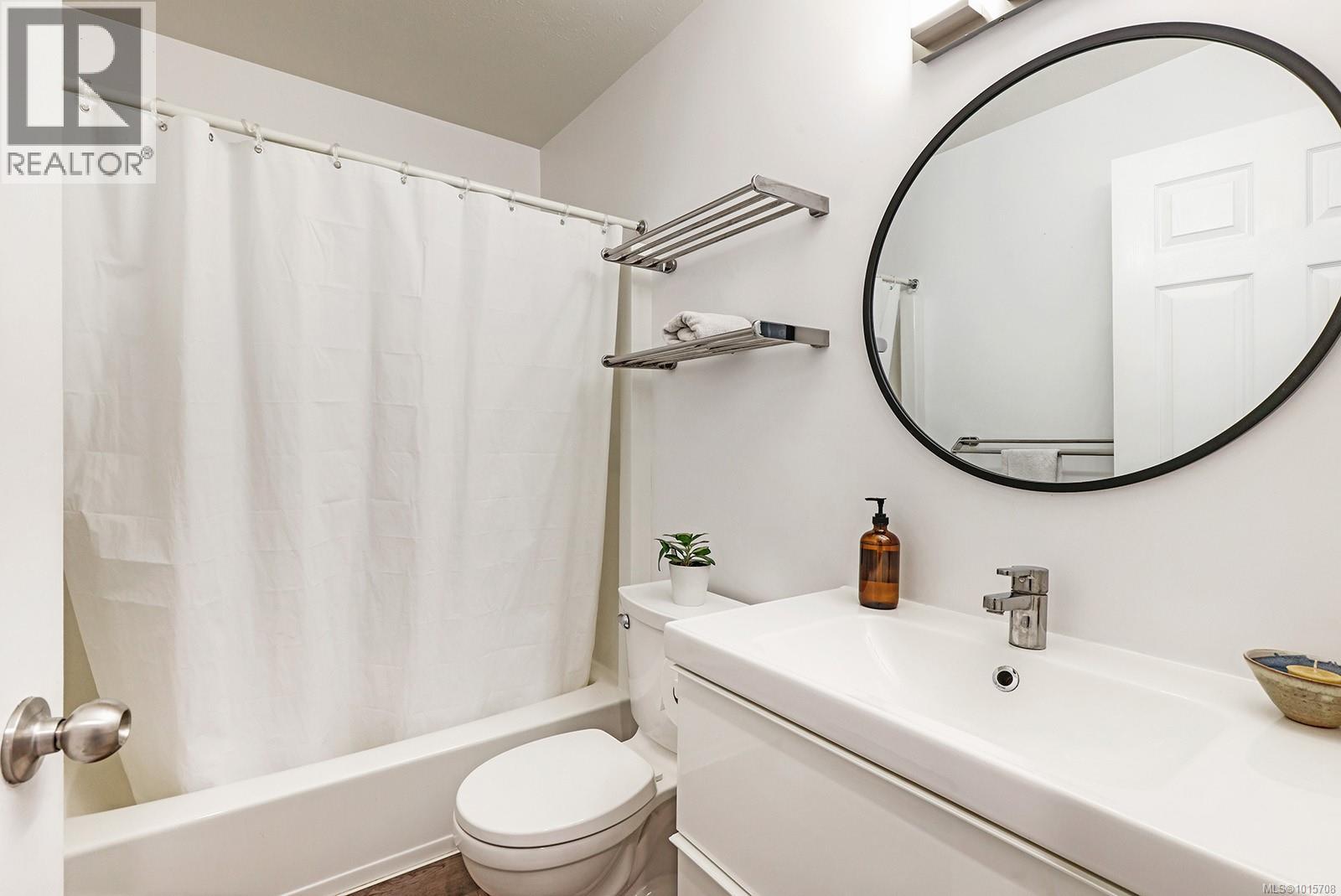 104 1355 Cumberland Rd, Courtenay