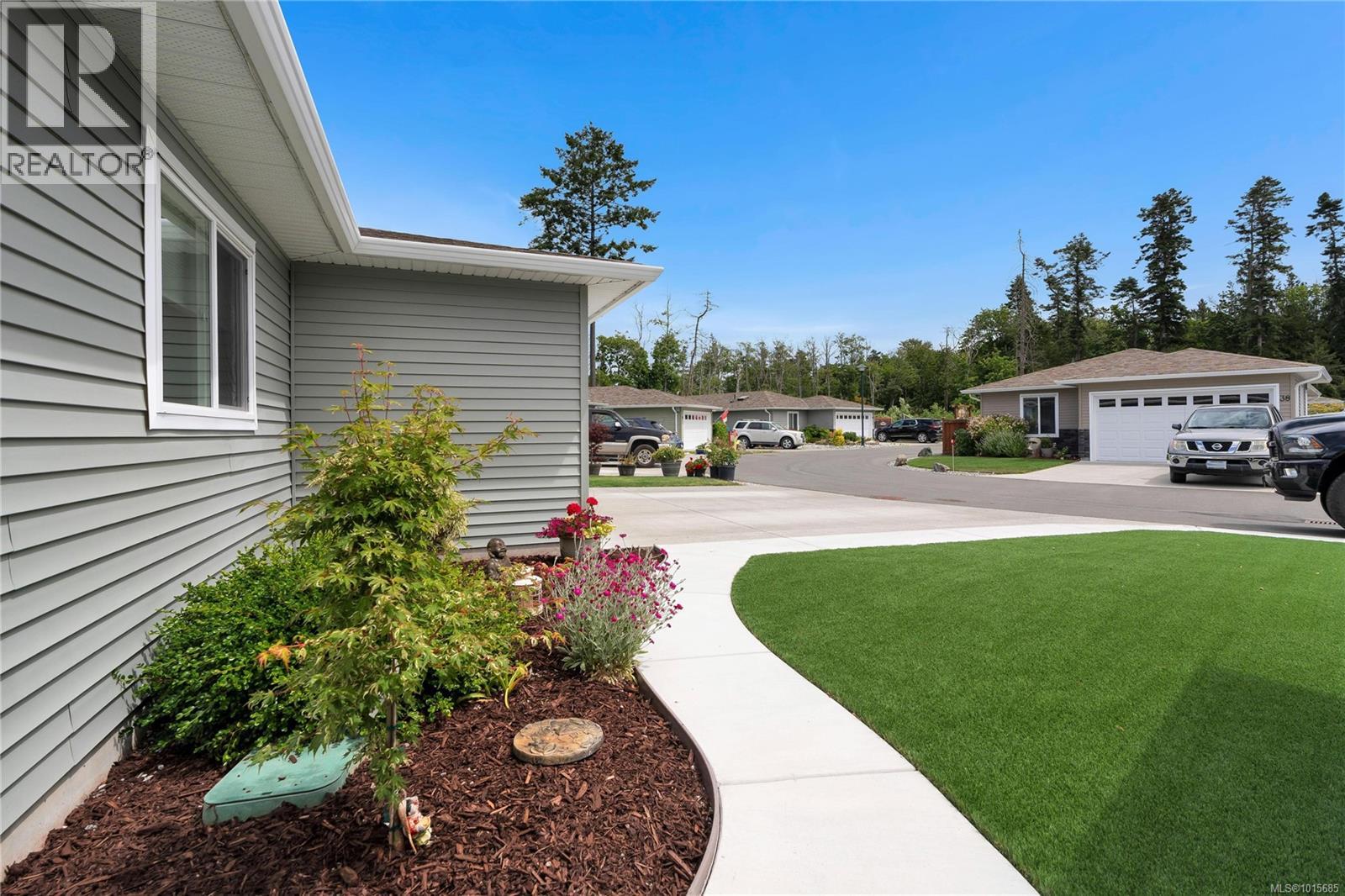 37 7586 Tetayut Road, Central Saanich
