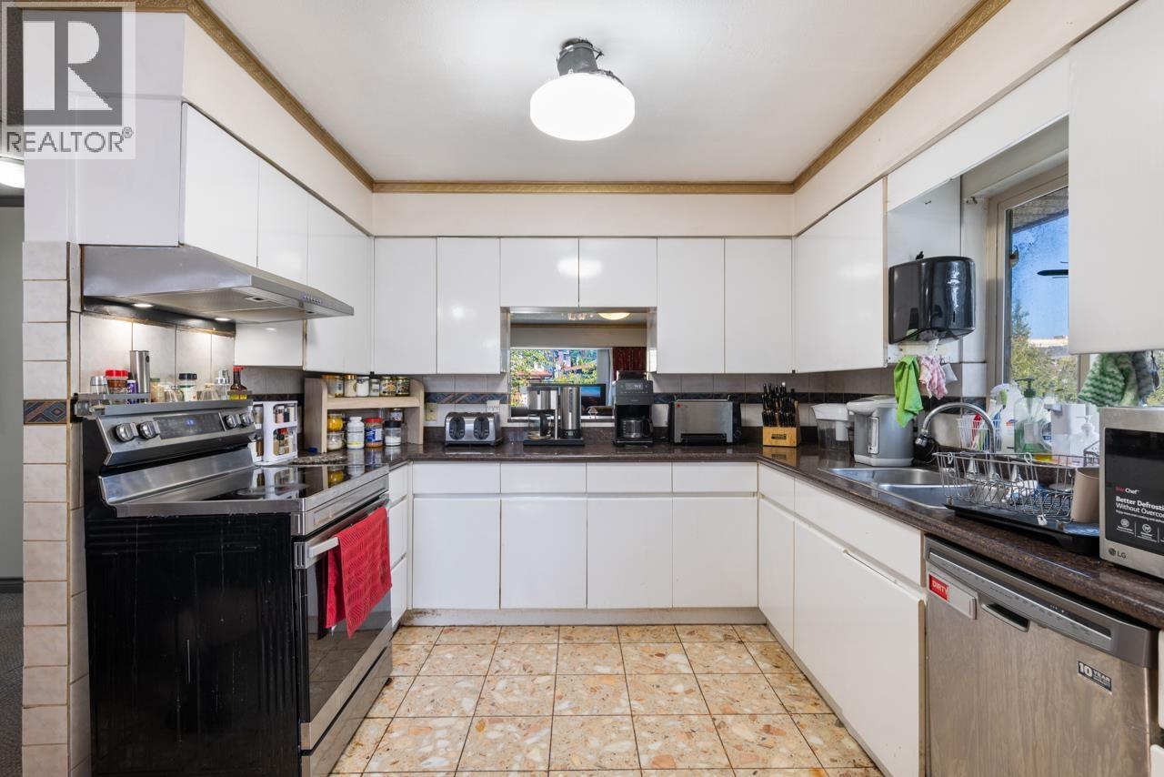 2472 E 12TH AVENUE, Vancouver