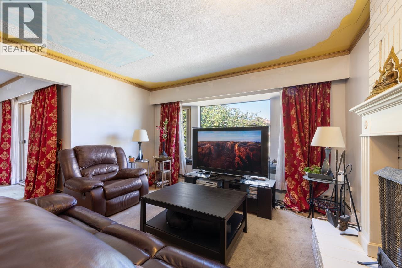 2472 E 12TH AVENUE, Vancouver
