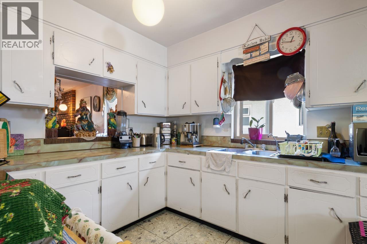 2472 E 12TH AVENUE, Vancouver