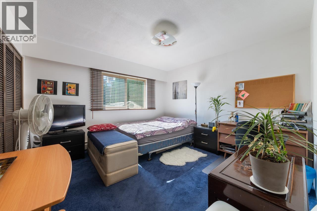 2472 E 12TH AVENUE, Vancouver