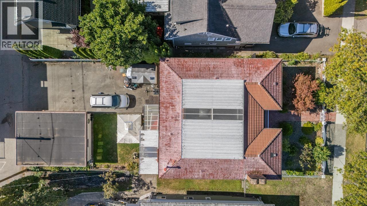 2472 E 12TH AVENUE, Vancouver